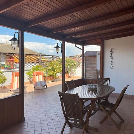 Ferienwohnung Attico Con Terrazza In Via Dei Traghetti Lido di Ostia Exterior foto