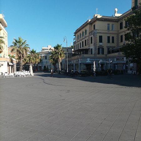 Ferienwohnung Attico Con Terrazza In Via Dei Traghetti Lido di Ostia Exterior foto