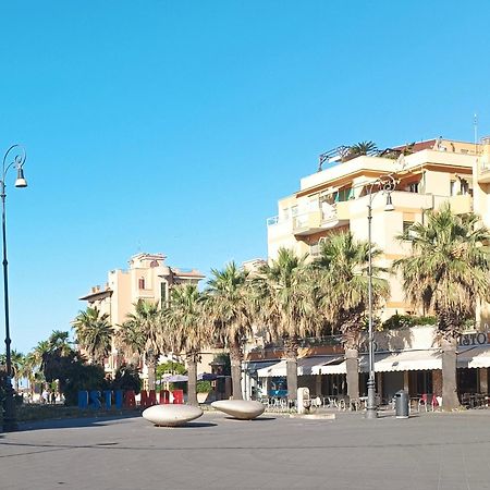 Ferienwohnung Attico Con Terrazza In Via Dei Traghetti Lido di Ostia Exterior foto