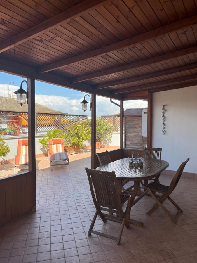 Ferienwohnung Attico Con Terrazza In Via Dei Traghetti Lido di Ostia Exterior foto