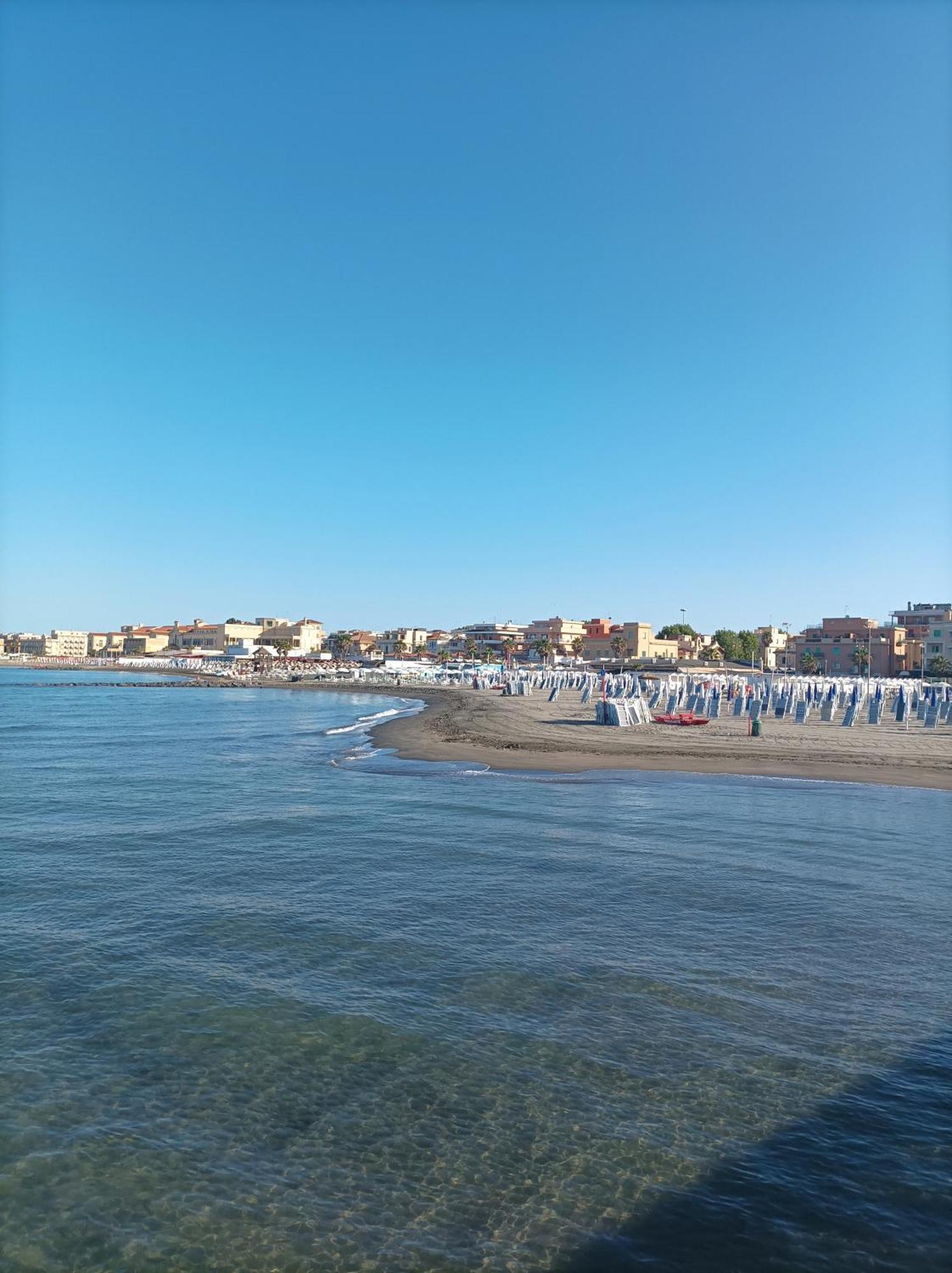 Ferienwohnung Attico Con Terrazza In Via Dei Traghetti Lido di Ostia Exterior foto